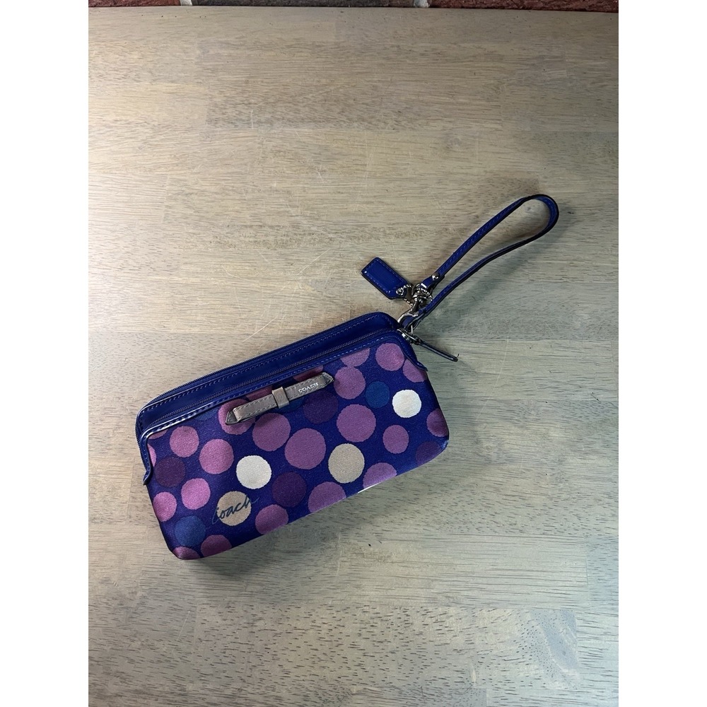 Madison Dotted Op Art Purple Polka Dot And Bow Wristlet 2012/2013 Excellent Cond
